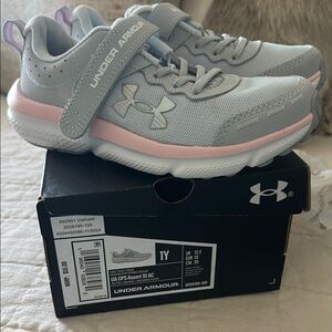 Under Armour Kids Sneakers in Gray and Pink